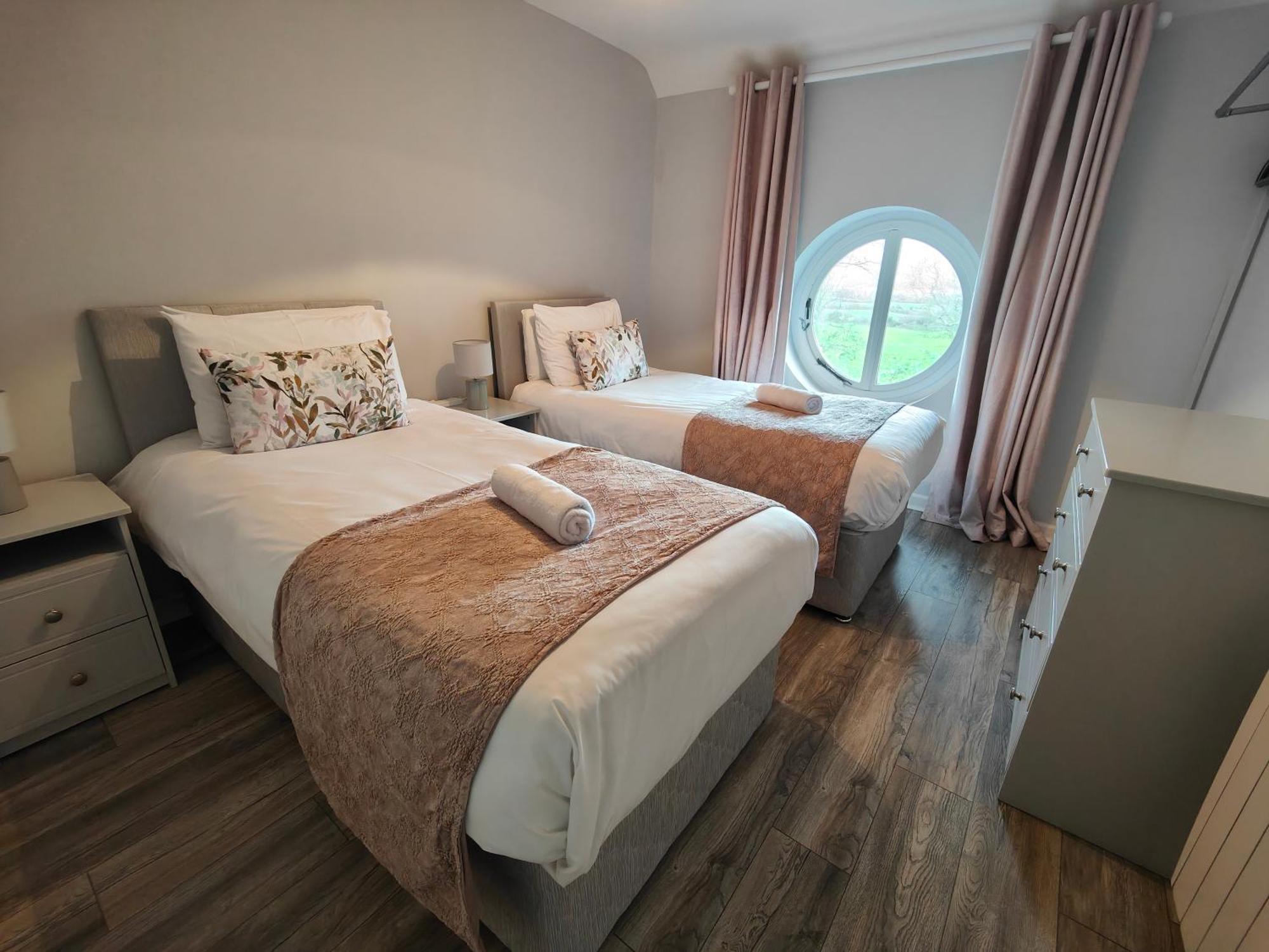 Moneylands Farm Self-Catering Apartments アークロー エクステリア 写真
